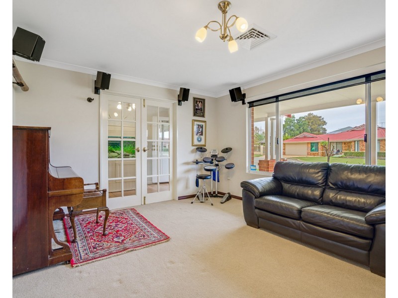 16 Inveraray Close, Canning Vale WA 6155