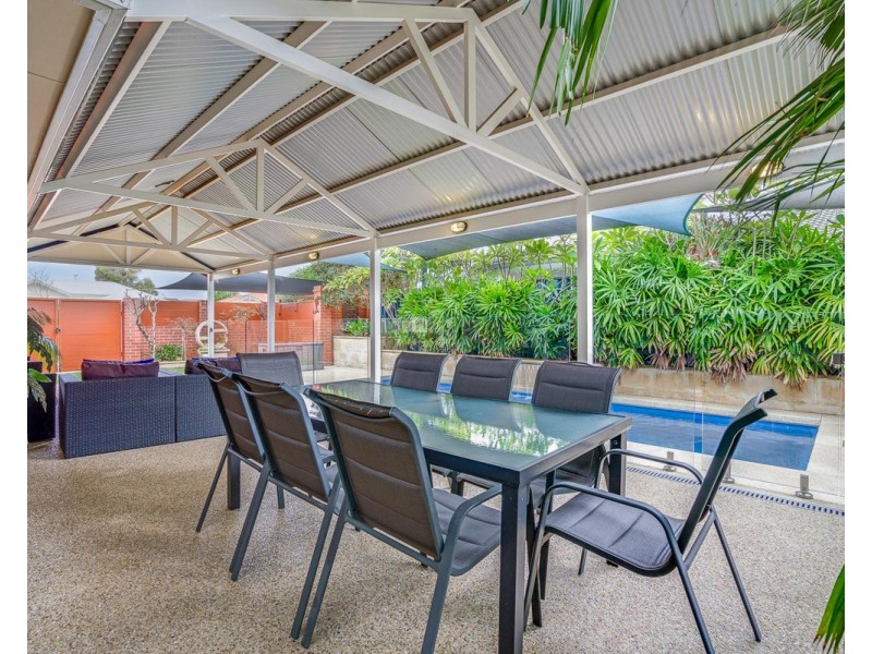 16 Inveraray Close, Canning Vale WA 6155