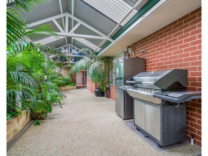 16 Inveraray Close, Canning Vale WA 6155