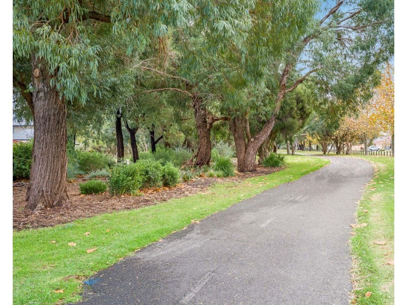 16 Inveraray Close, Canning Vale WA 6155