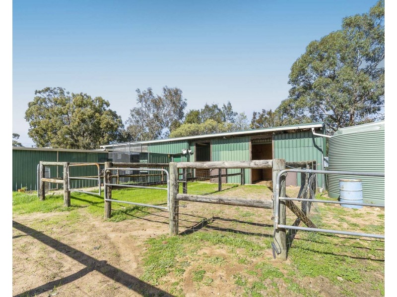32 Kylie Road, Roleystone WA 6111