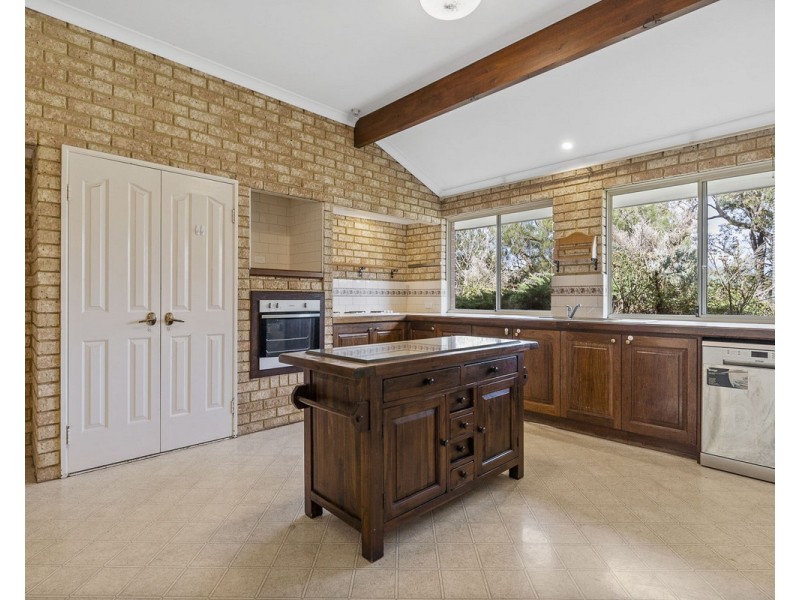 32 Kylie Road, Roleystone WA 6111