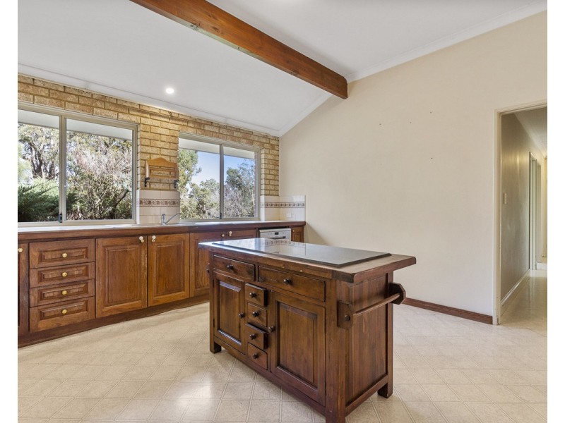 32 Kylie Road, Roleystone WA 6111