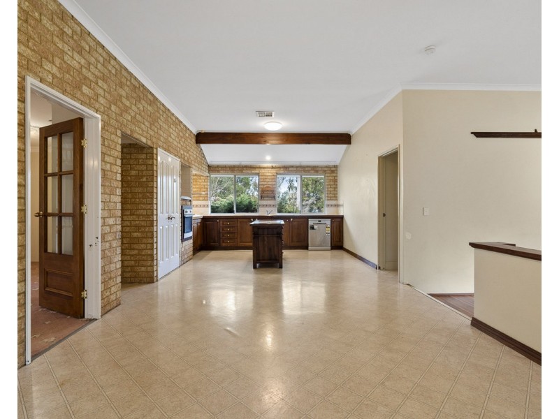 32 Kylie Road, Roleystone WA 6111