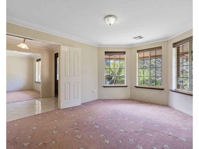 32 Kylie Road, Roleystone WA 6111