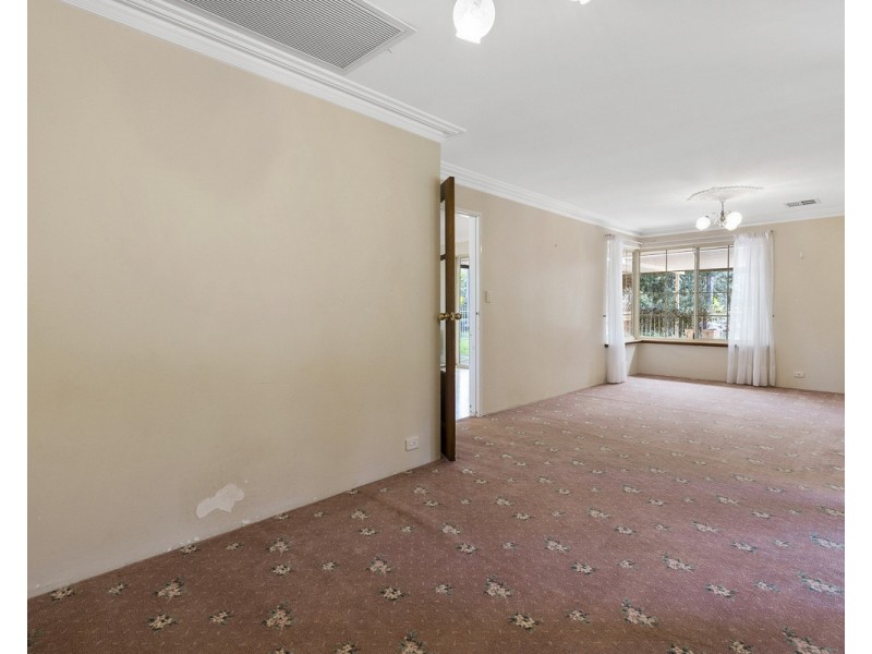 32 Kylie Road, Roleystone WA 6111