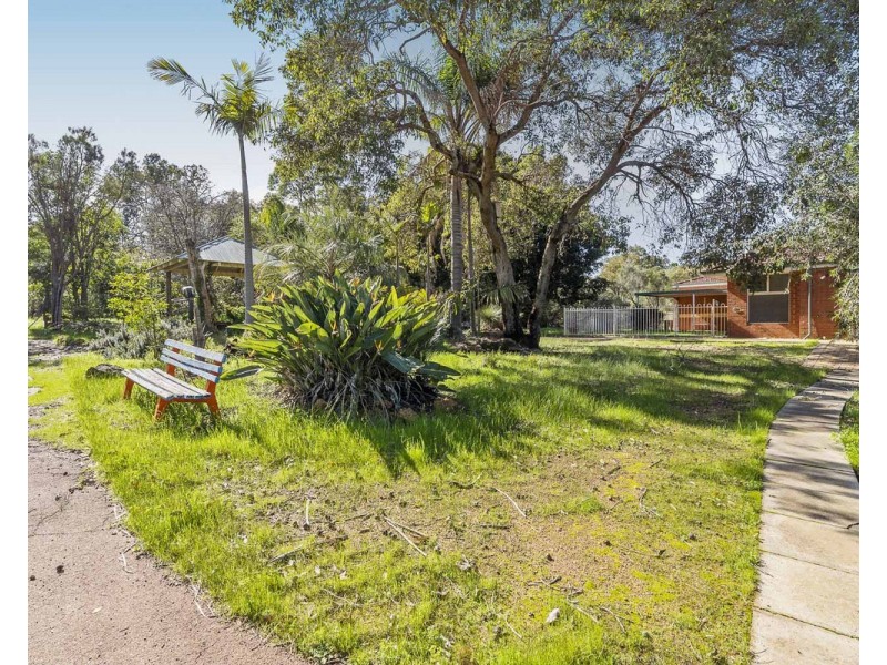 32 Kylie Road, Roleystone WA 6111