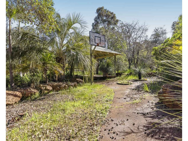 32 Kylie Road, Roleystone WA 6111