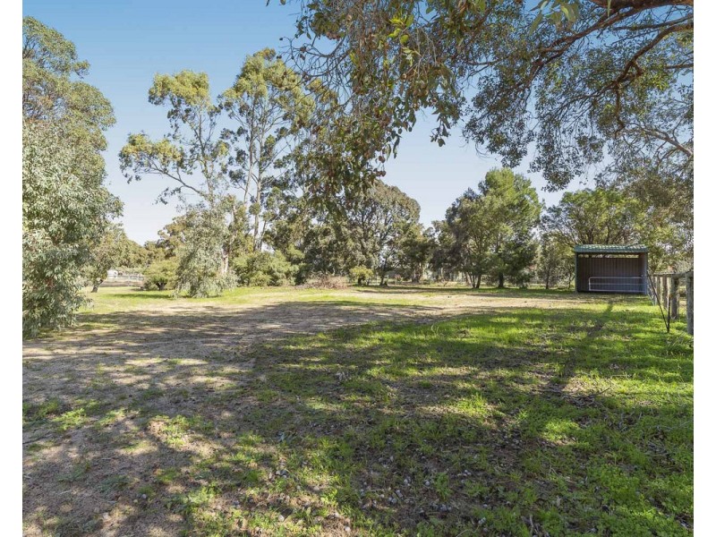 32 Kylie Road, Roleystone WA 6111