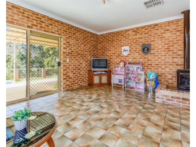 34 Jade Street, Mount Richon WA 6112