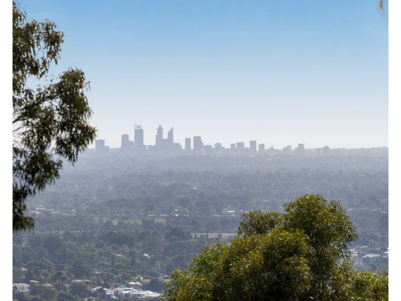 25 Blackwood Drive, Mount Nasura WA 6112