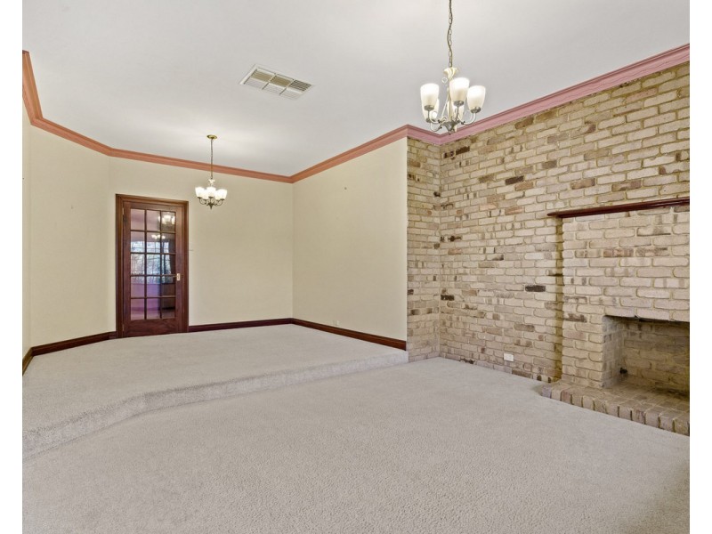 25 Blackwood Drive, Mount Nasura WA 6112