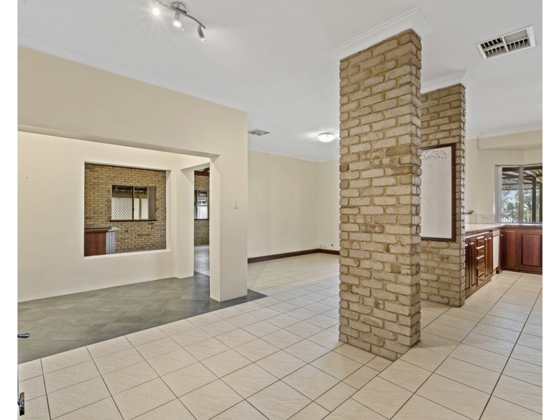 25 Blackwood Drive, Mount Nasura WA 6112