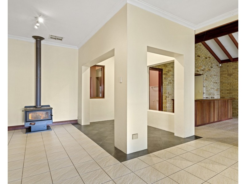 25 Blackwood Drive, Mount Nasura WA 6112