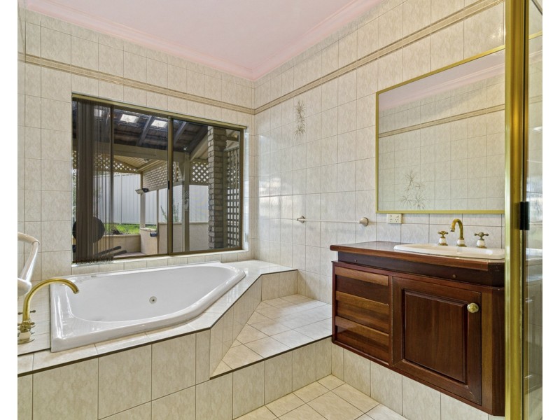 25 Blackwood Drive, Mount Nasura WA 6112