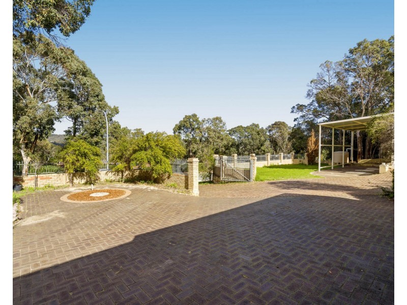 25 Blackwood Drive, Mount Nasura WA 6112