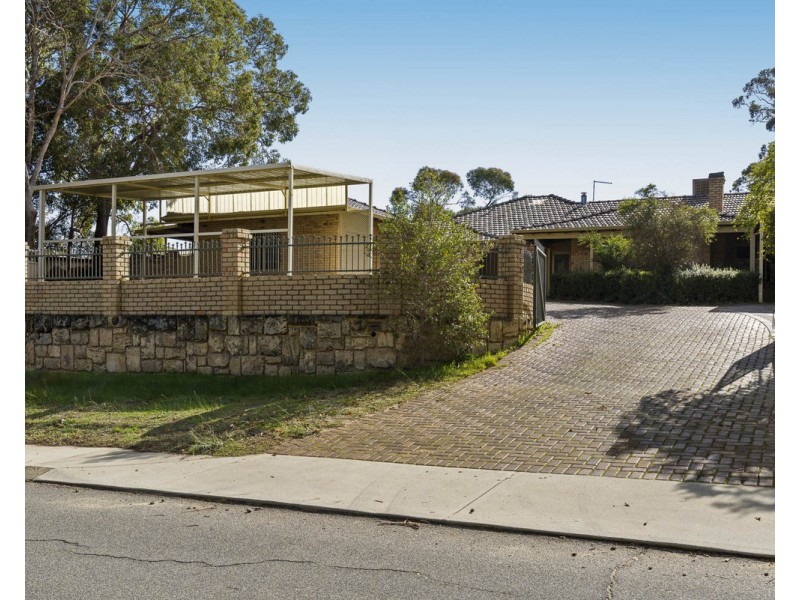 25 Blackwood Drive, Mount Nasura WA 6112