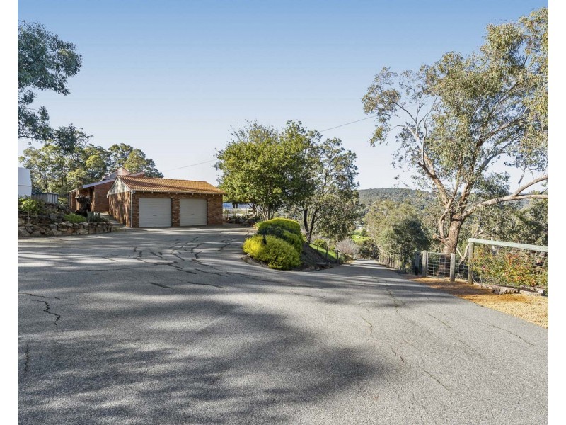 24 Grade Road, Kelmscott WA 6111
