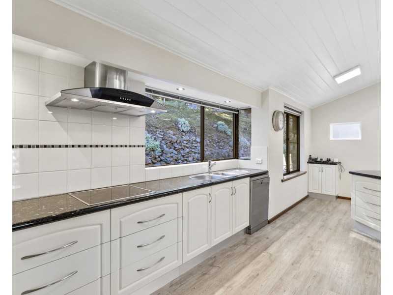 24 Grade Road, Kelmscott WA 6111