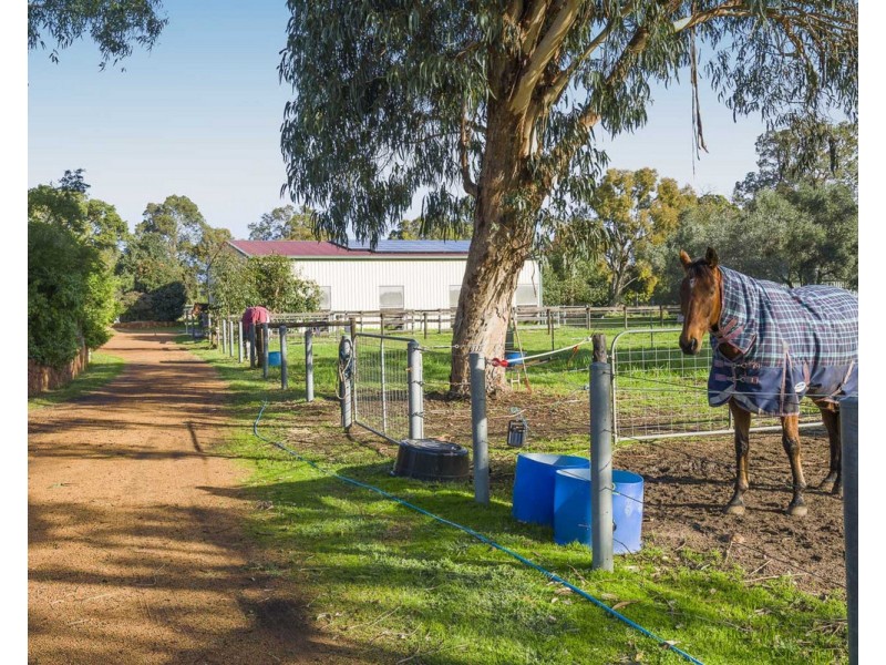 3 Tower Road, Roleystone WA 6111