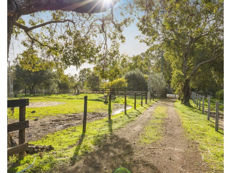 3 Tower Road, Roleystone WA 6111