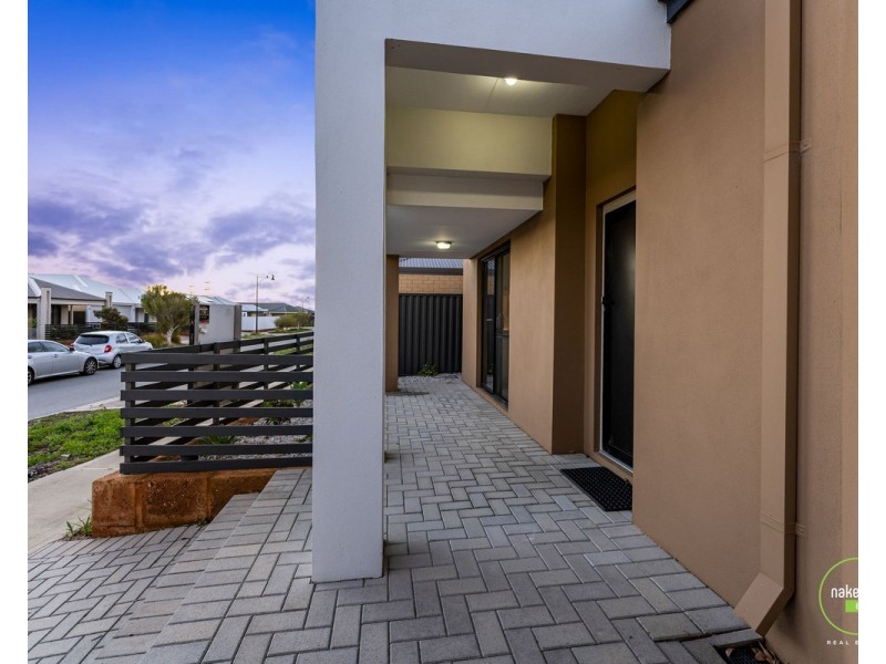 2/11 Yewers Drive, Champion Lakes WA 6111