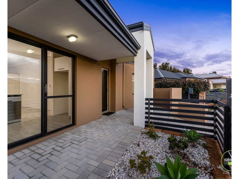 2/11 Yewers Drive, Champion Lakes WA 6111