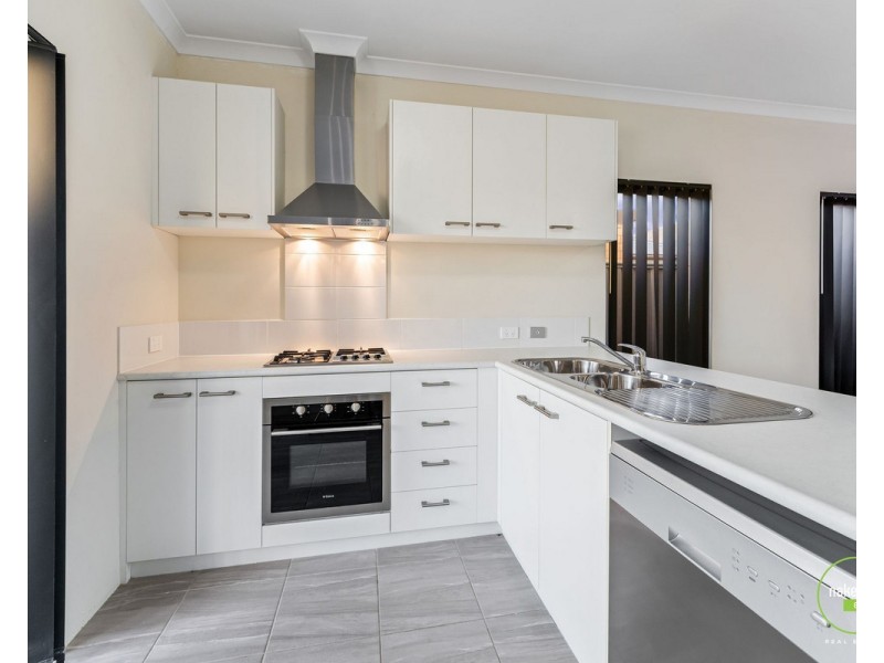 2/11 Yewers Drive, Champion Lakes WA 6111