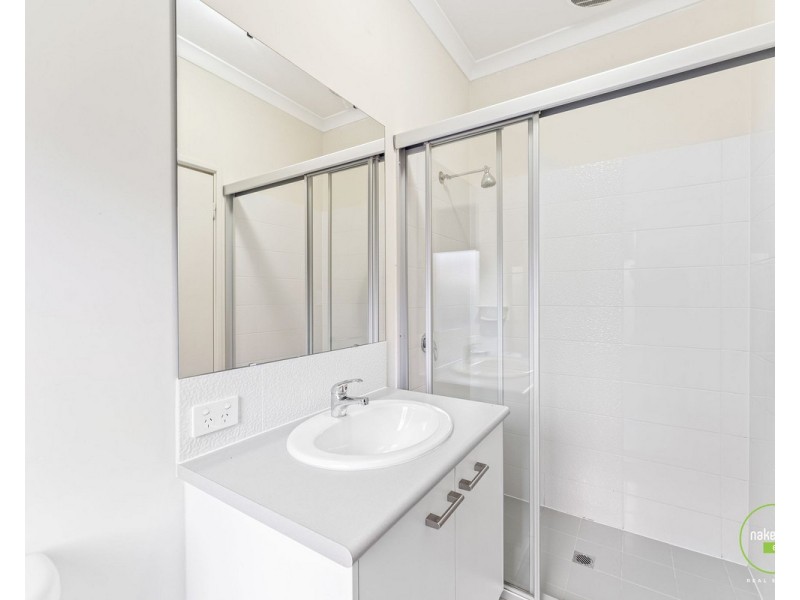 2/11 Yewers Drive, Champion Lakes WA 6111