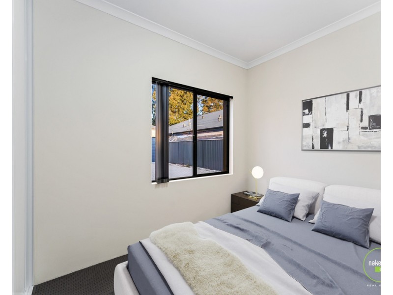 2/11 Yewers Drive, Champion Lakes WA 6111