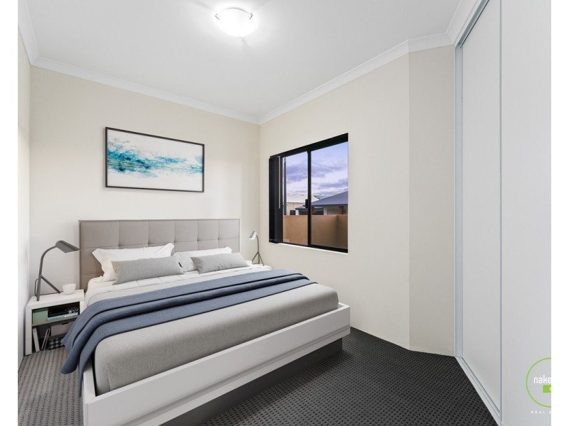 2/11 Yewers Drive, Champion Lakes WA 6111