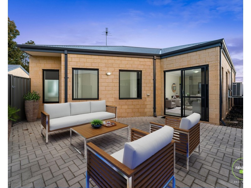 2/11 Yewers Drive, Champion Lakes WA 6111