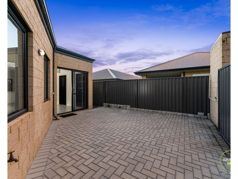2/11 Yewers Drive, Champion Lakes WA 6111