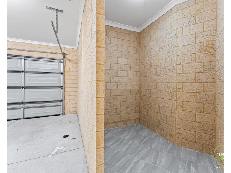 2/11 Yewers Drive, Champion Lakes WA 6111