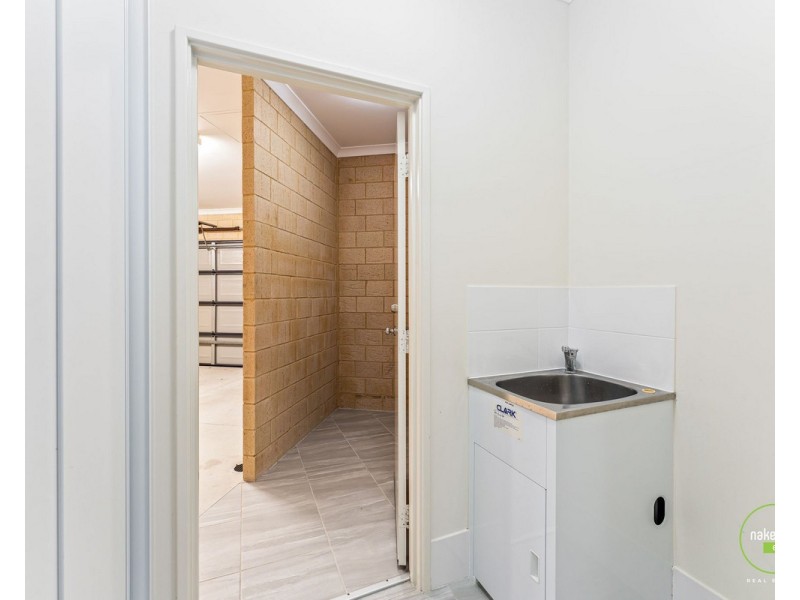 2/11 Yewers Drive, Champion Lakes WA 6111