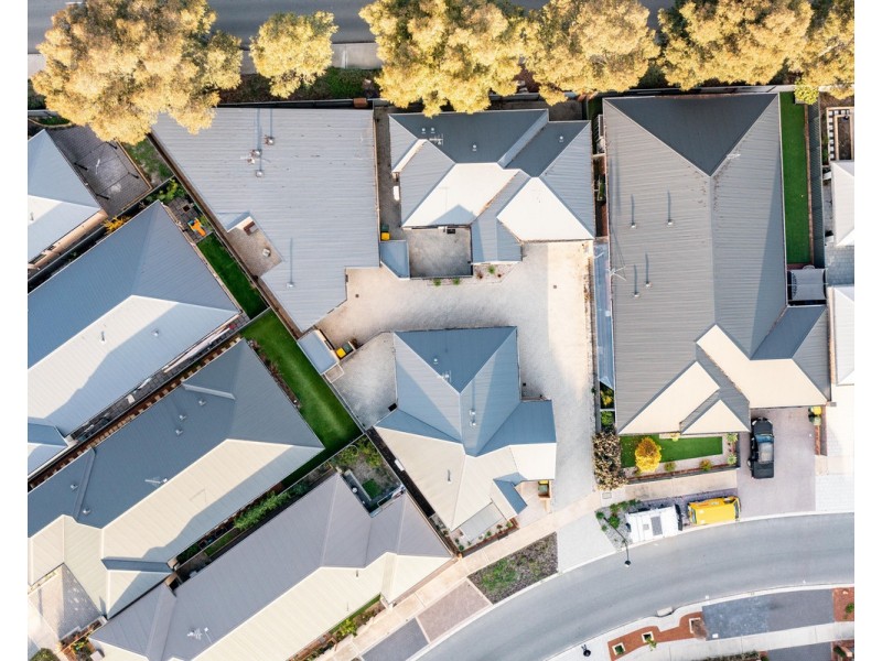 2/11 Yewers Drive, Champion Lakes WA 6111