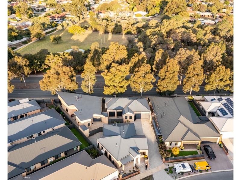 2/11 Yewers Drive, Champion Lakes WA 6111