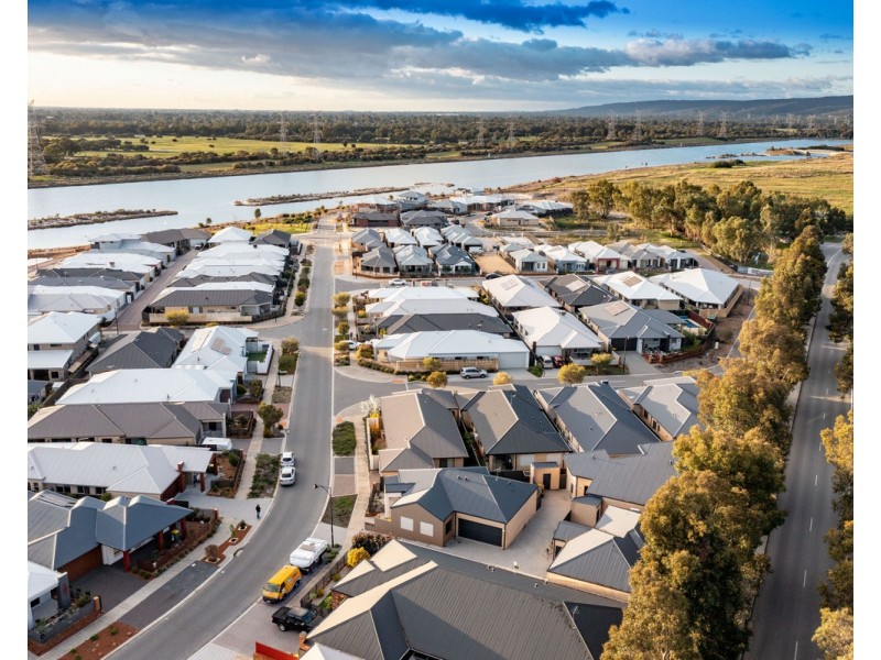 2/11 Yewers Drive, Champion Lakes WA 6111