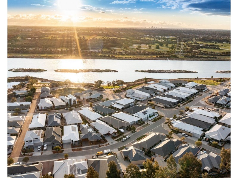 2/11 Yewers Drive, Champion Lakes WA 6111