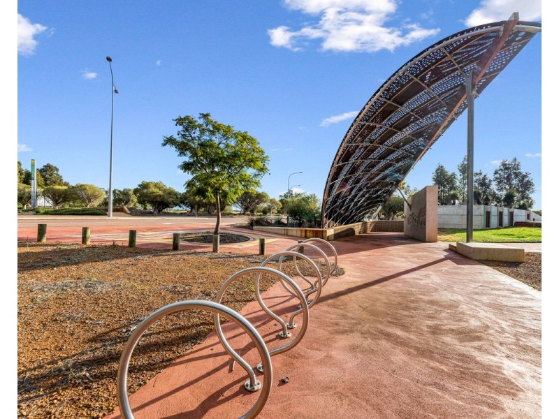 2/11 Yewers Drive, Champion Lakes WA 6111