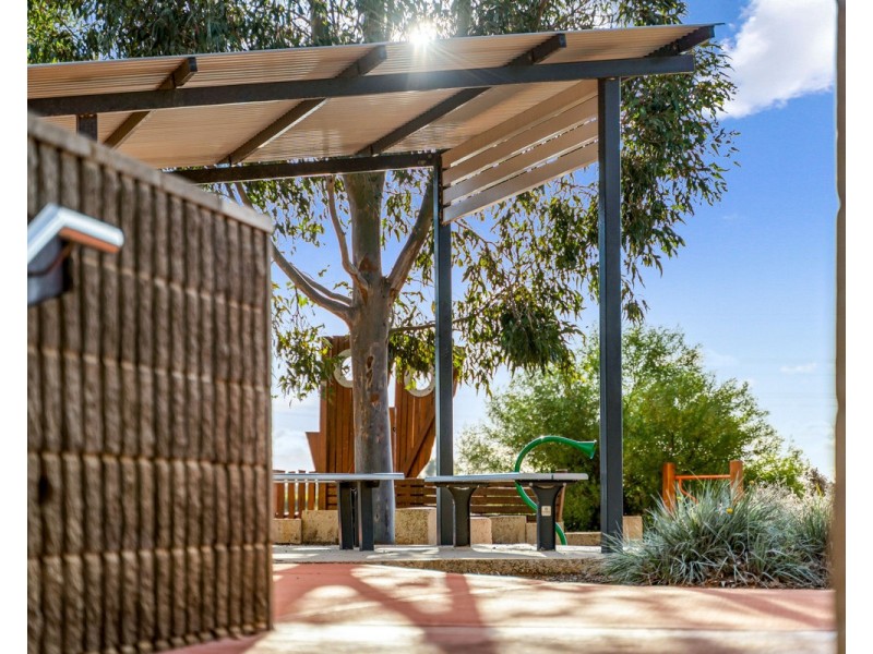 2/11 Yewers Drive, Champion Lakes WA 6111