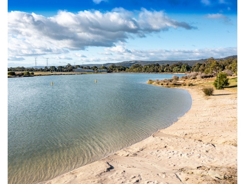 2/11 Yewers Drive, Champion Lakes WA 6111