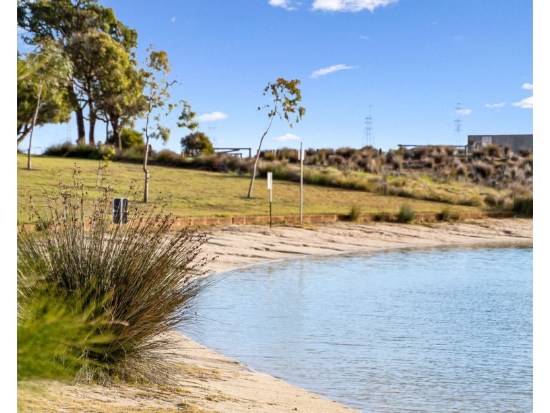 2/11 Yewers Drive, Champion Lakes WA 6111