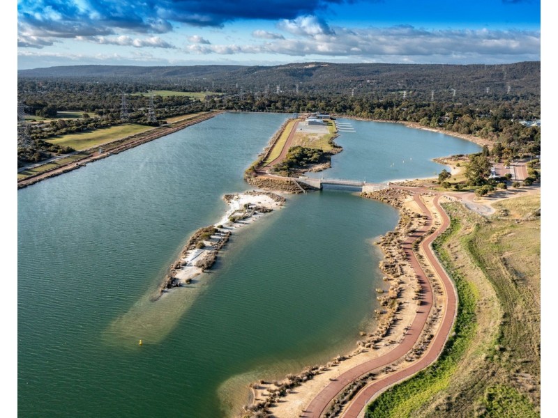 2/11 Yewers Drive, Champion Lakes WA 6111