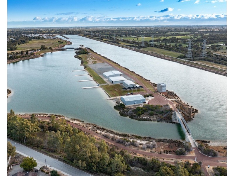 2/11 Yewers Drive, Champion Lakes WA 6111