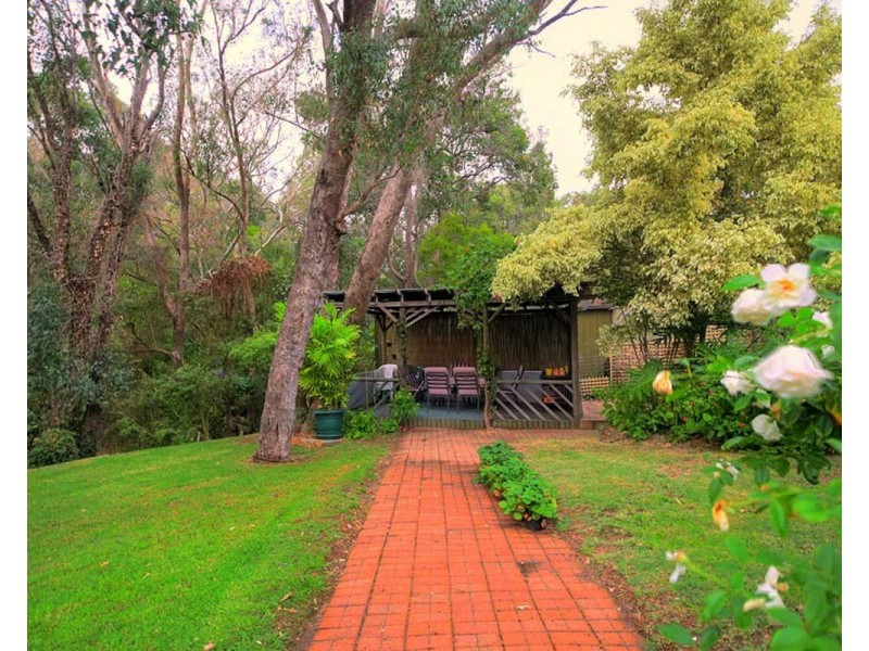 98 Amethyst Crescent, Mount Richon WA 6112