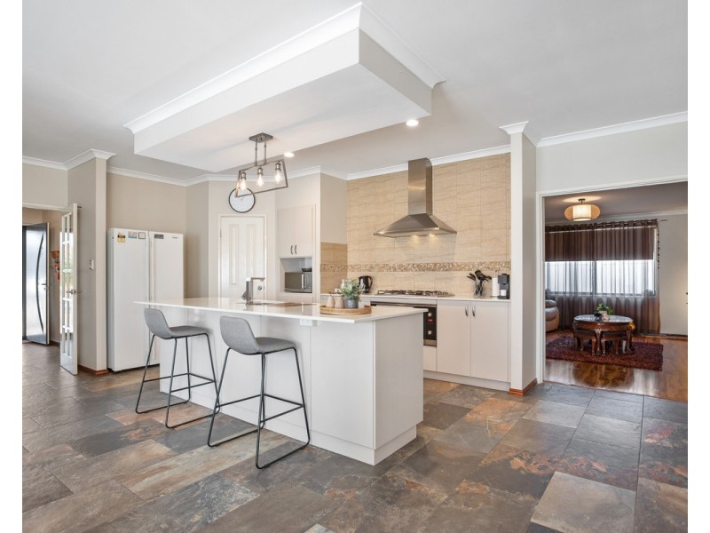 9 Arpenteur Turn, Madora Bay WA 6210