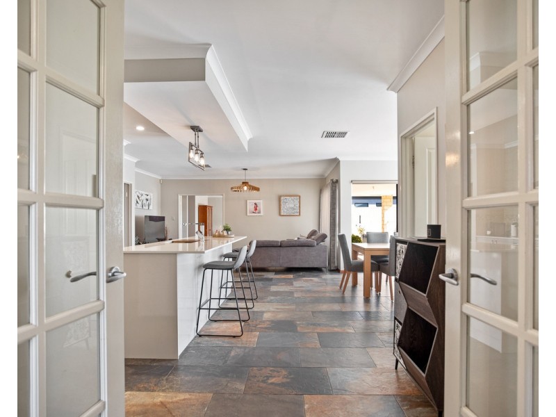 9 Arpenteur Turn, Madora Bay WA 6210