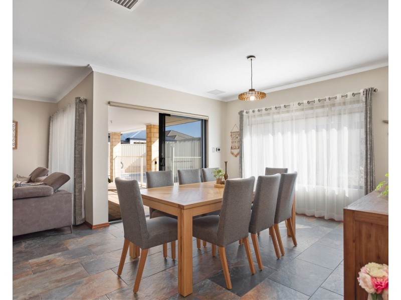 9 Arpenteur Turn, Madora Bay WA 6210