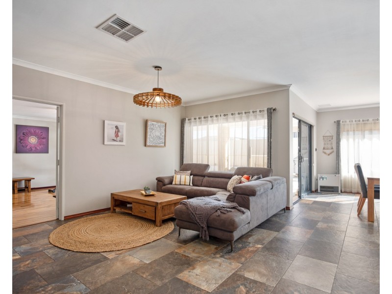 9 Arpenteur Turn, Madora Bay WA 6210